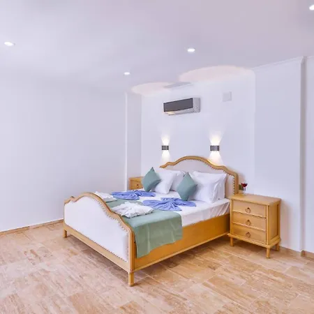 Apartment With 2 Swimming Pools 8292