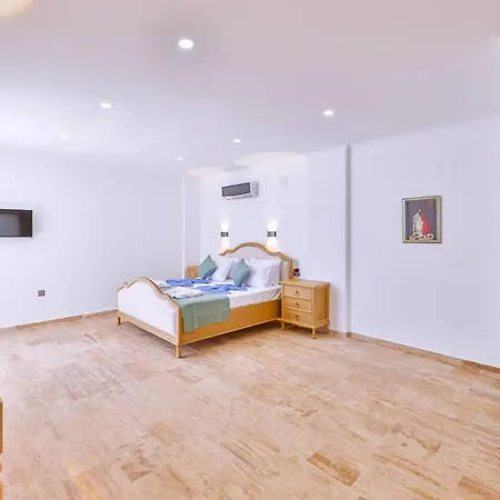 With 2 Swimming Pools 8292 Apartment