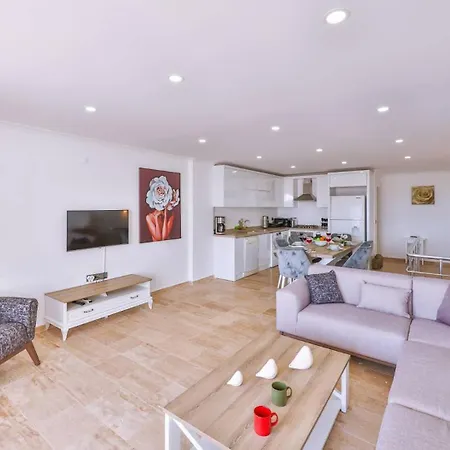 Apartment With 2 Swimming Pools 8292